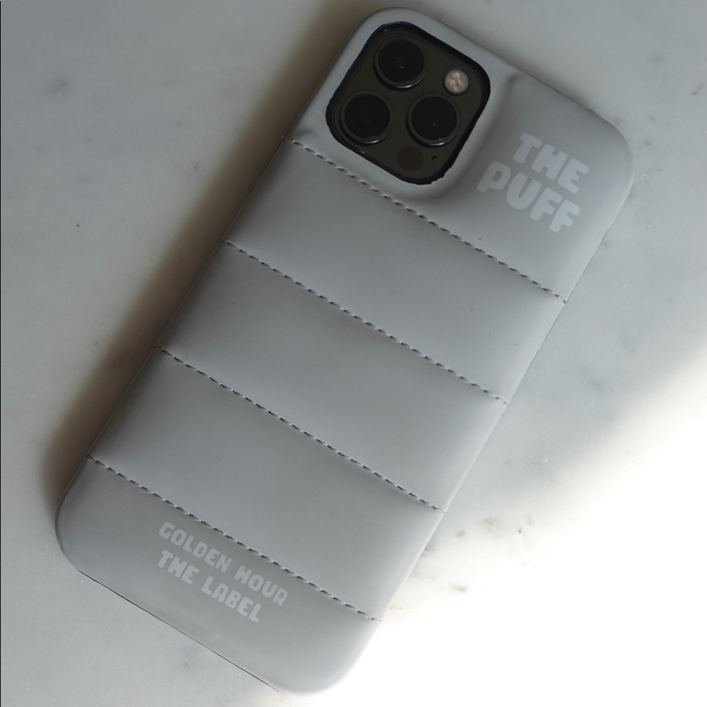 NWT GOLDEN HOUR THE LABEL PUFF PHONE CASE IPHONE 12/12 PRO